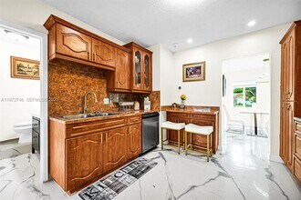 6840 SW 26th Ct in Miramar, FL - Foto de edificio - Building Photo