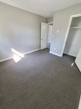 1301 Iowa Ave SE, Unit D in Huron, SD - Foto de edificio - Building Photo