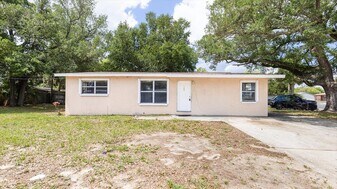 1135 Mason Ave in Daytona Beach, FL - Building Photo