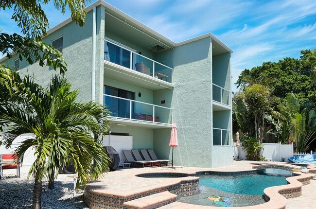 125 110th Ave in Treasure Island, FL - Building Photo - Building Photo