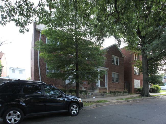 2020 Naylor Rd SE in Washington, DC - Foto de edificio - Building Photo