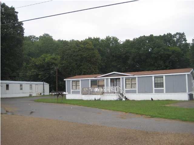 599-600 Lee Ave in Chickamauga, GA - Foto de edificio