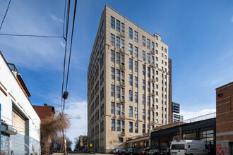 330 Wythe Ave in Brooklyn, NY - Foto de edificio - Building Photo