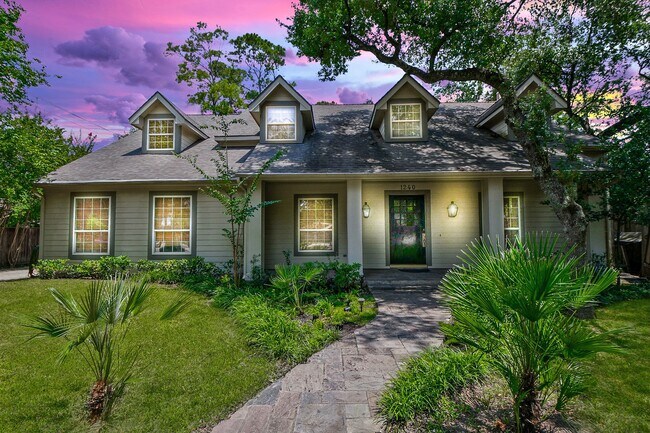 1240 Bingle Rd in Houston, TX - Building Photo - Building Photo