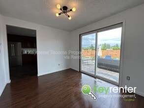 10710 103rd St SW in Tacoma, WA - Building Photo - Building Photo