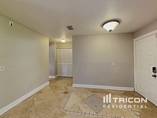 1751 Shady Leaf Dr in Valrico, FL - Building Photo - Building Photo
