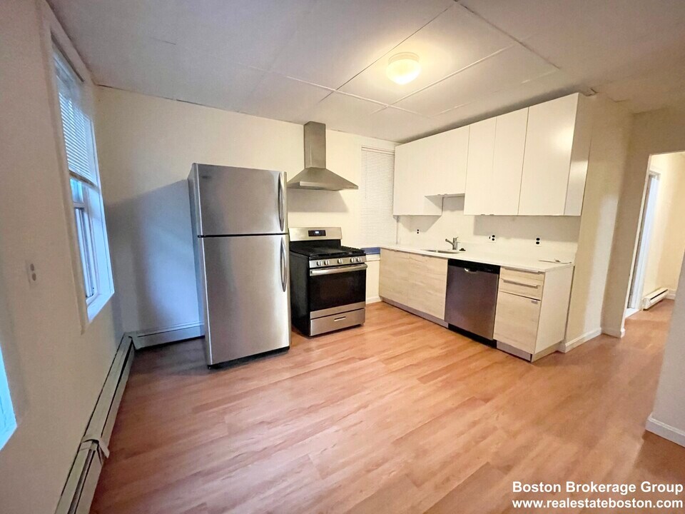 1572 Tremont St, Unit 1 in Boston, MA - Building Photo