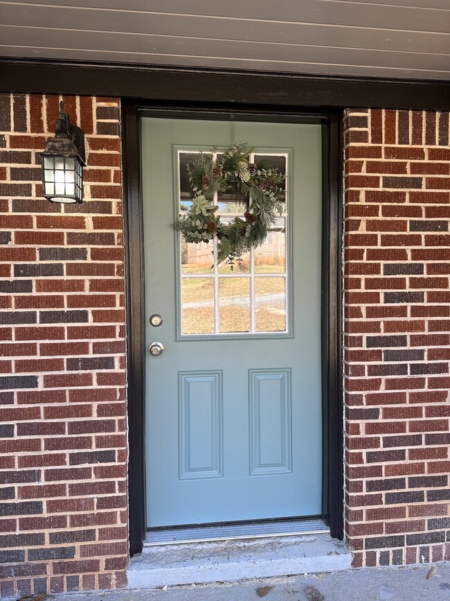 741 Barron Dr in Clarkesville, GA - Building Photo - Building Photo