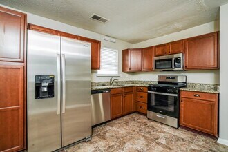 4877 Plymouth Trace in Decatur, GA - Foto de edificio - Building Photo