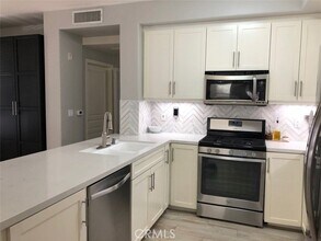 13044 Pacific Promenade in Los Angeles, CA - Building Photo - Building Photo