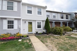 7005 Lafayette Square in Aliquippa, PA - Building Photo - Building Photo