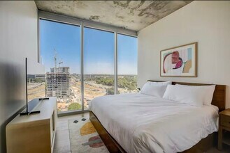 48 East Ave in Austin, TX - Foto de edificio - Building Photo
