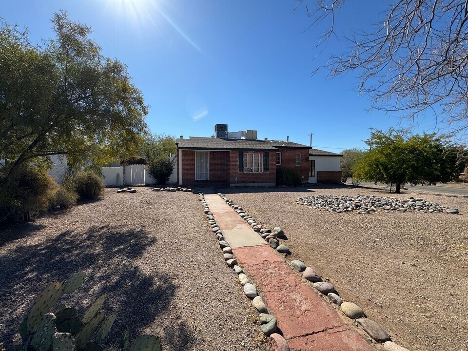 2902 E Waverly St in Tucson, AZ - Building Photo