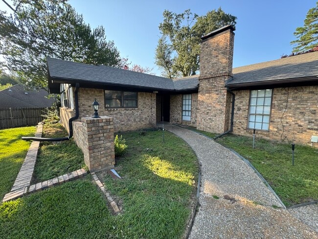 1524 Timber Creek Dr in Tyler, TX - Foto de edificio - Building Photo