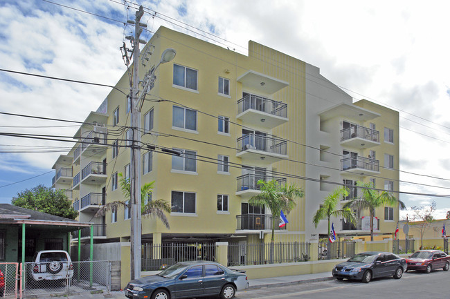 2647 NW 25th Ave in Miami, FL - Building Photo - Building Photo