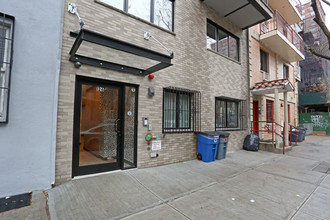 126 Boerum St in Brooklyn, NY - Building Photo - Building Photo