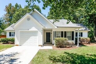 54 Virginia Heights Dr in Newnan, GA - Building Photo