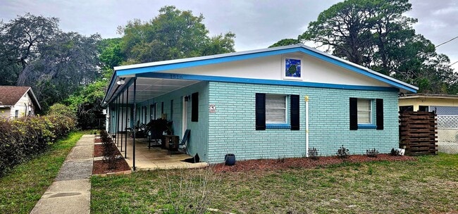 1516 Roger Dr in Titusville, FL - Foto de edificio - Building Photo