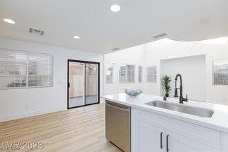 971 Grand Cerritos Ave in Las Vegas, NV - Building Photo - Building Photo