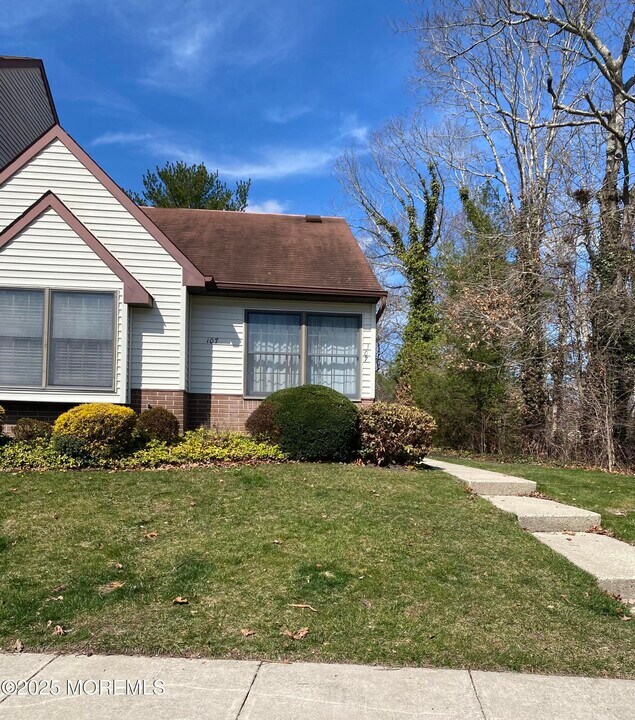 107 Westchester Dr in Little Egg Harbor Township, NJ - Building Photo