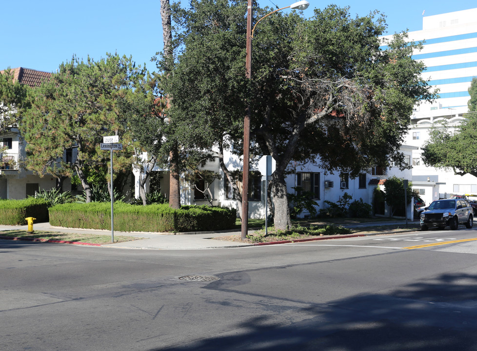 345 N Louise St in Glendale, CA - Foto de edificio