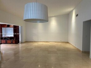 21220 Harbor Way in Miami, FL - Building Photo - Building Photo