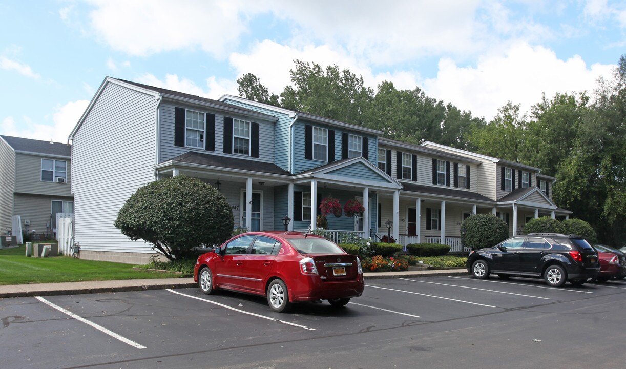 Heritage Park Townhomes in Webster, NY - Building Photo