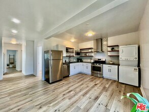 1217 N Virgil Ave in Los Angeles, CA - Building Photo - Building Photo