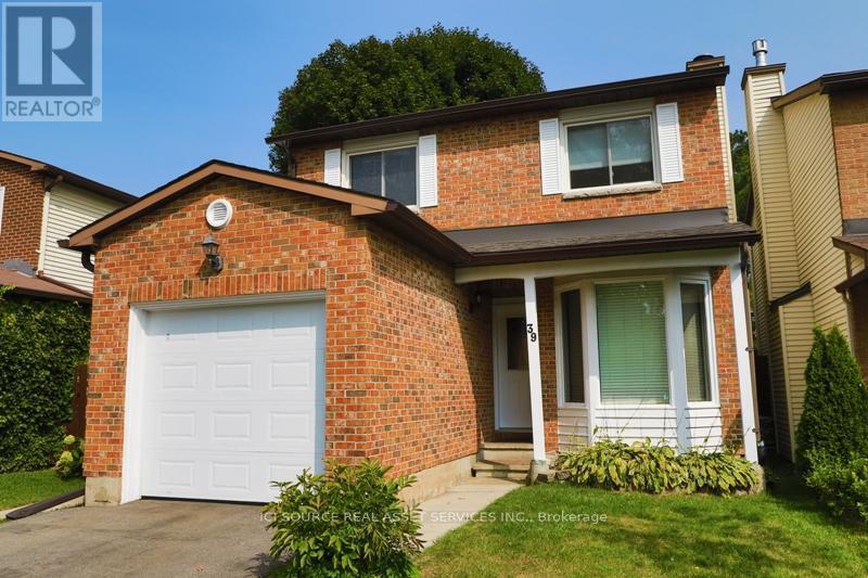 39 Foxleigh Crescent in Ottawa, ON - Building Photo