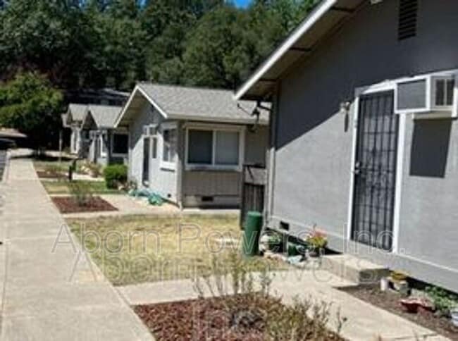 property at 2760 Coloma St