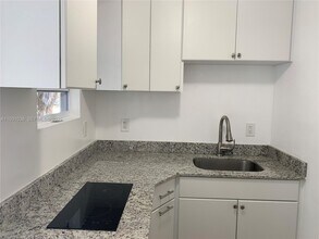 6290 SW 39th St in Miami, FL - Foto de edificio - Building Photo