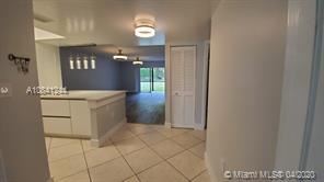 8600 NW 34th Pl in Sunrise, FL - Foto de edificio - Building Photo