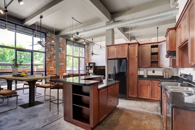 915 N San Jacinto St in Houston, TX - Building Photo - Building Photo