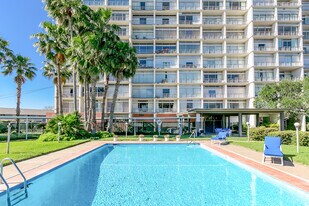 4600 Ocean Dr in Corpus Christi, TX - Building Photo