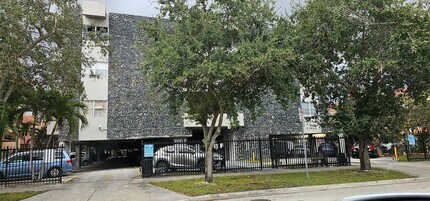 1035 W 77th St in Hialeah, FL - Building Photo - Building Photo