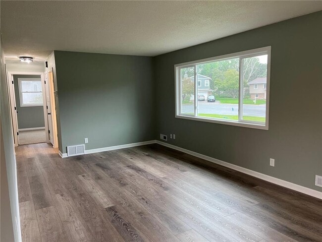 1401 76th Ave NE