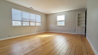 2822 Victoria Ave, Unit 4 in Cincinnati, OH - Foto de edificio - Building Photo