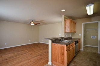 Village Park Apartments in Killen, AL - Foto de edificio - Building Photo