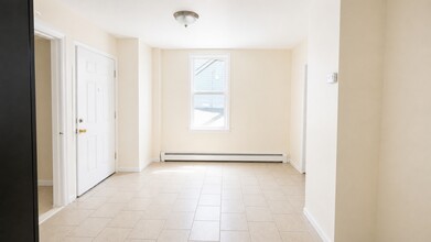 612 S Park St, Unit APT 1 in Elizabeth, NJ - Building Photo - Building Photo