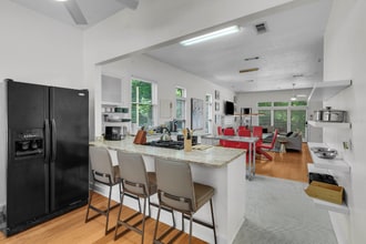 806 Oakwood St in Jackson, MS - Foto de edificio - Building Photo