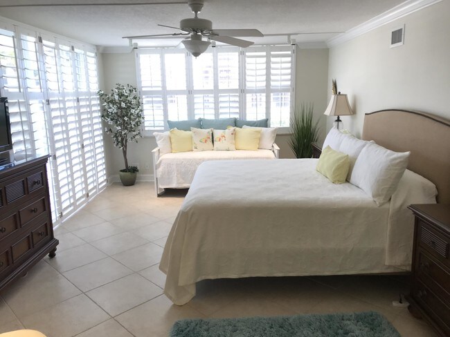500 Ocean Dr-Unit -E-2a in Juno Beach, FL - Foto de edificio - Building Photo