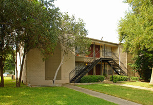 606-618 Chauncey Dr Apartments