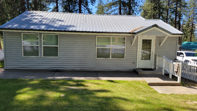 138722 Rhododendron St in Gilchrist, OR - Building Photo