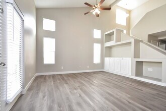 7716 Donald Nelson Ave in Las Vegas, NV - Foto de edificio - Building Photo