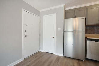 2805 NE Expy NE in Atlanta, GA - Building Photo - Building Photo