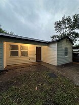 32 Farrell St in Houston, TX - Building Photo