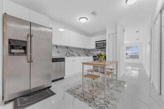 2401 SW 102nd Ave in Miami, FL - Building Photo - Building Photo