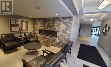 610-610 Farmstead Dr in Milton, ON - Building Photo - Building Photo
