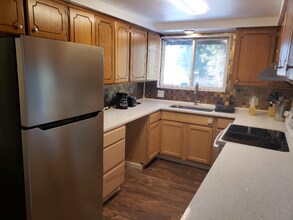 825 Tilden Ave in Kent, WA - Building Photo - Building Photo