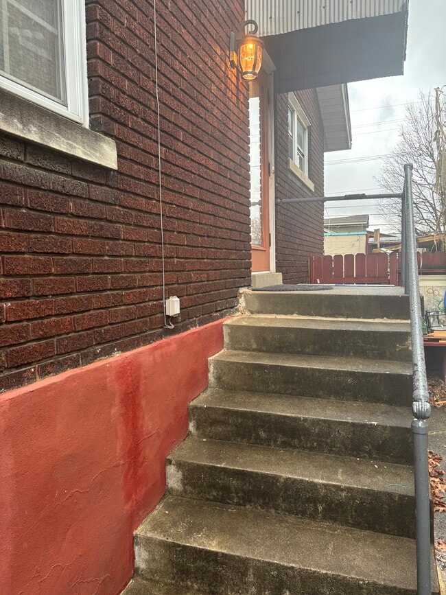 554 Eastern Pky, Unit #2 in Louisville, KY - Foto de edificio - Building Photo